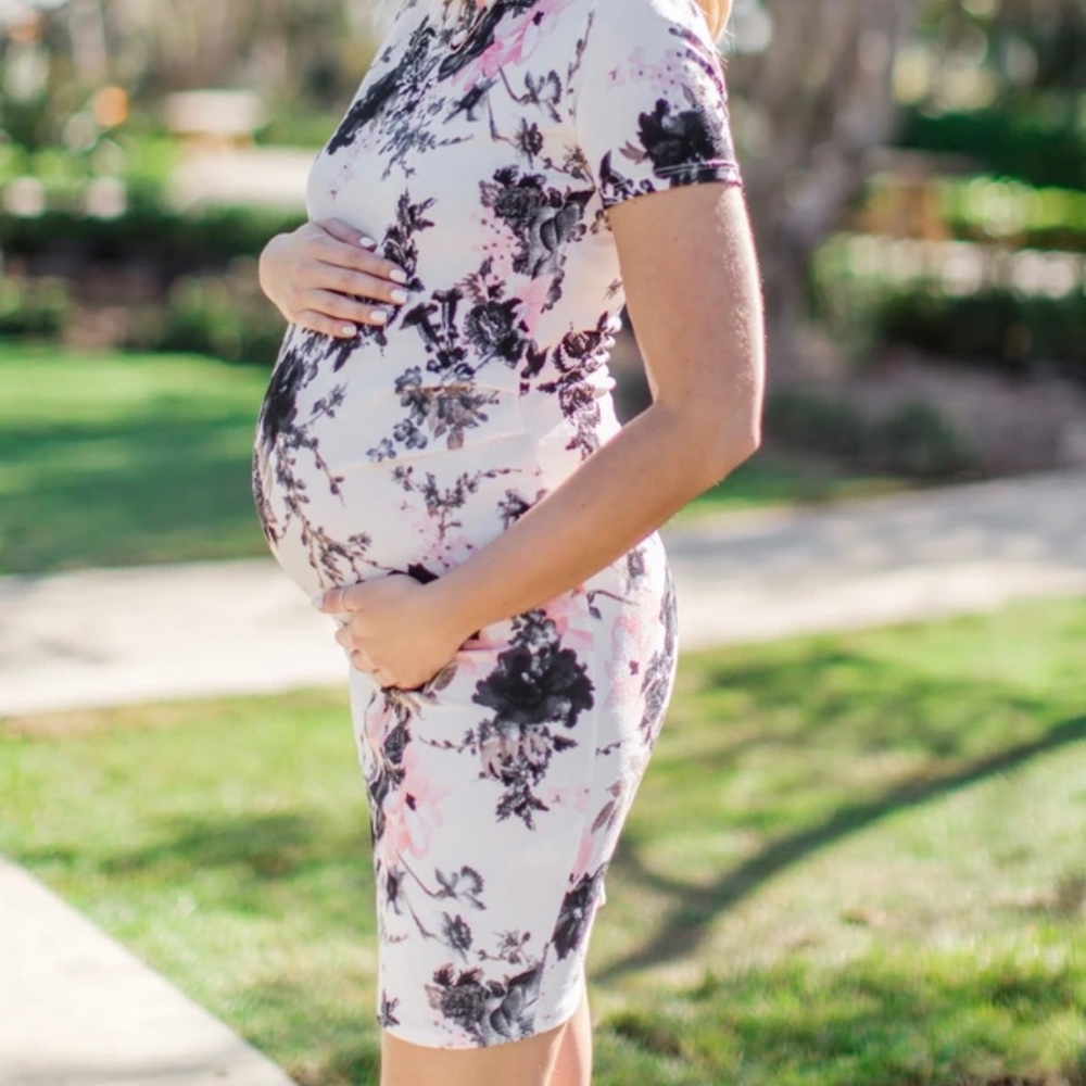 Petite White Floral Fitted Maternity Dress